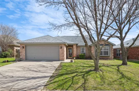 712 Sawyer Dr, Saginaw, TX 76179