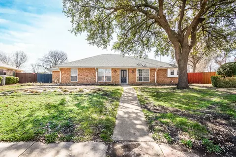 206 Willowcrest Dr, Garland, TX 75040