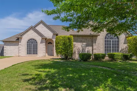 942 Lost Pine Dr, Midlothian, TX 76065