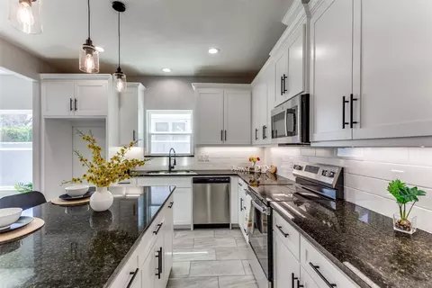 3712 S Main St, Fort Worth, TX 76110
