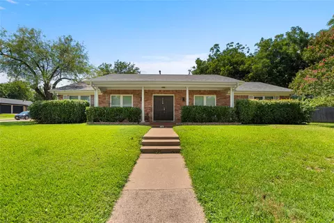 2109 Stonegate Dr N, Bedford, TX 76021