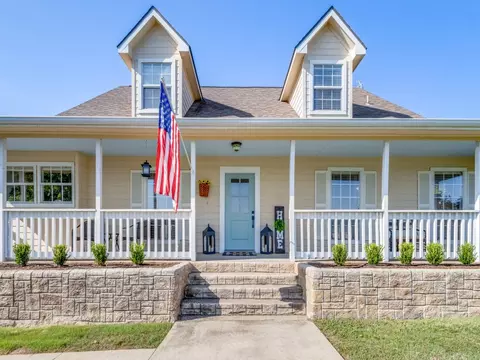 206 Cocopa Dr, Lake Kiowa, TX 76240
