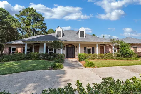 10111 Stonehedge Dr, Shreveport, LA 71106
