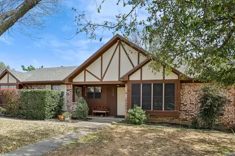 3014 Hilltop Dr, Euless, TX 76039