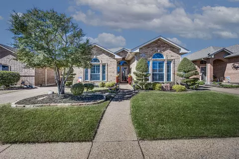 207 Bluebonnet Ln, Waxahachie, TX 75165