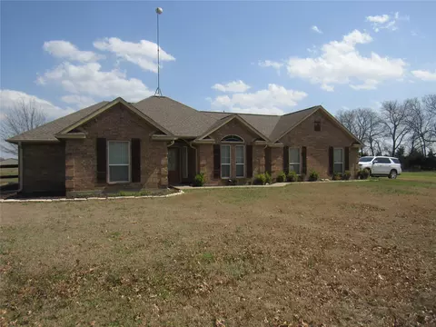 10845 E Line Rd, Trenton, TX 75490