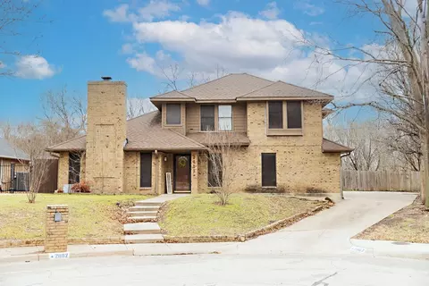 2802 N Creekwood Dr, Grapevine, TX 76051