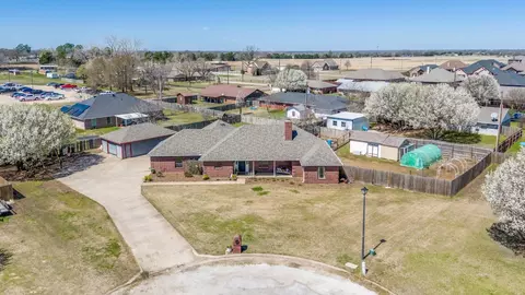 202 Joshua Ct, Collinsville, TX 76233