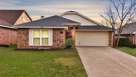 2416 Busch Dr, Arlington, TX 76014