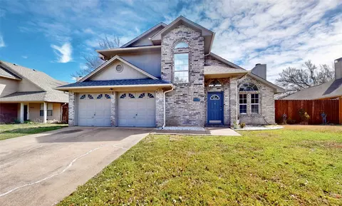 7736 Western Oaks Dr, North Richland Hills, TX 76182