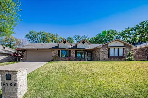 5706 Trail Crest Dr, Arlington, TX 76017