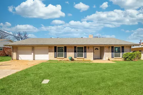 6725 Corona Dr, North Richland Hills, TX 76180