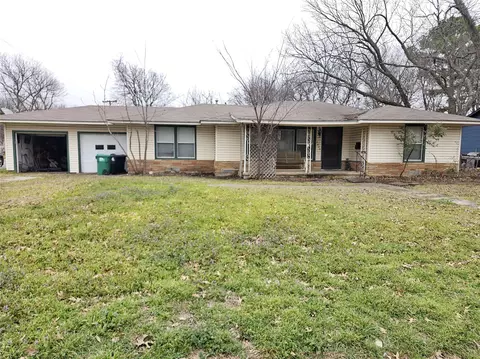 1030 Denton St, Denton, TX 76201
