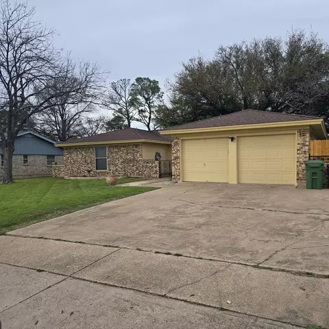 208 E Pleasantview Dr, Hurst, TX 76054