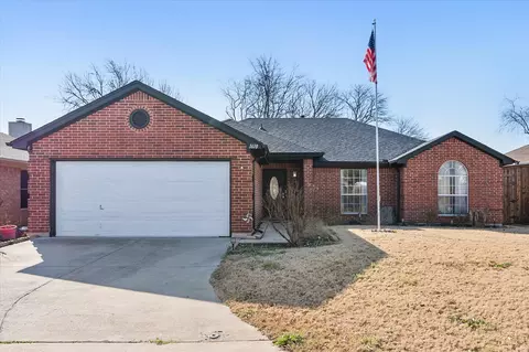 1610 Farmington Dr, Mansfield, TX 76063