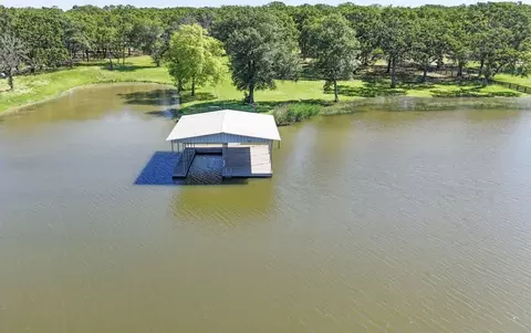 9501 Oakwood Rd, Quinlan, TX 75474
