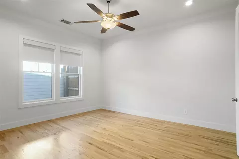 613 E Wall St, Grapevine, TX 76051 photo 16