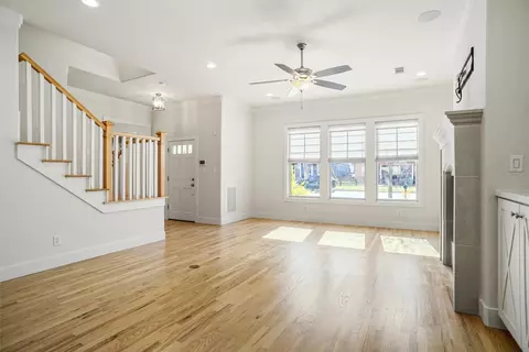 613 E Wall St, Grapevine, TX 76051 photo 5