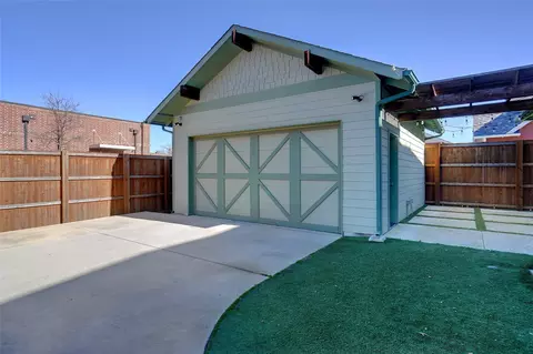 613 E Wall St, Grapevine, TX 76051 photo 30