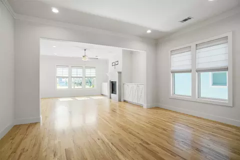 613 E Wall St, Grapevine, TX 76051 photo 9