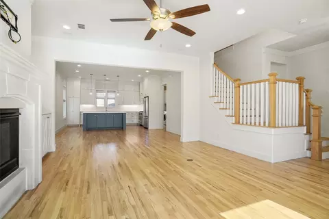 613 E Wall St, Grapevine, TX 76051 photo 7