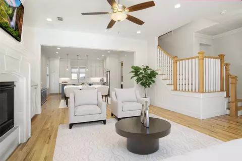 613 E Wall St, Grapevine, TX 76051 photo 6