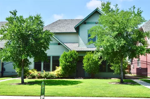613 E Wall St, Grapevine, TX 76051 photo 2
