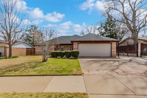 1409 La Sierra Rd, Edgecliff Village, TX 76134
