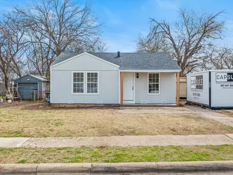 2524 Shropshire St, Fort Worth, TX 76105