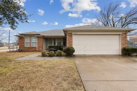 1101 NW Summercrest Blvd, Burleson, TX 76028