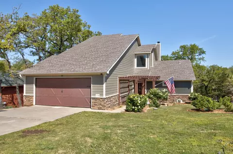 108 E Kiowa Dr E, Lake Kiowa, TX 76240