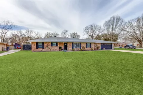 221 Melody Ln, Terrell, TX 75160