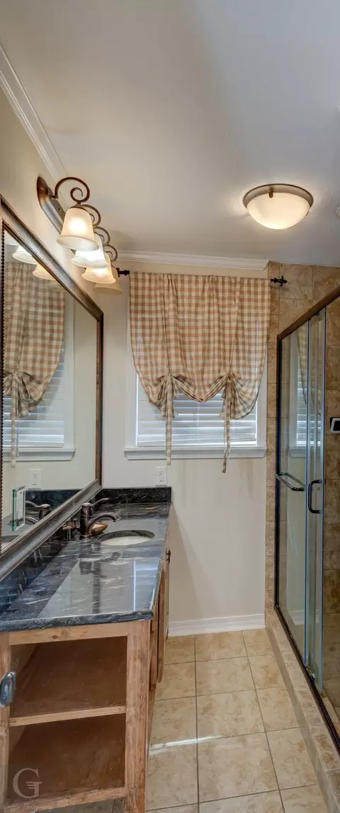 Bath - 441 Burney St, Coushatta, LA 71019 photo 1 of 3