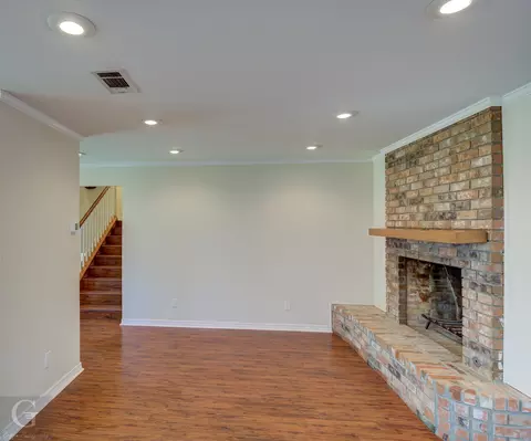 Living - 441 Burney St, Coushatta, LA 71019 photo 1 of 3