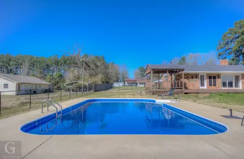 Exterior - 441 Burney St, Coushatta, LA 71019 photo 2 of 6