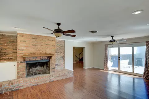 Living - 441 Burney St, Coushatta, LA 71019 photo 3 of 3
