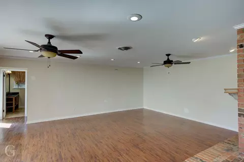 Living - 441 Burney St, Coushatta, LA 71019 photo 2 of 3