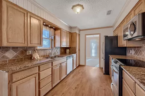 409 Holland Dr, Denison, TX 75020