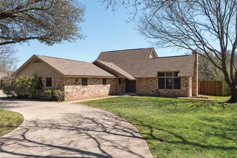 6 Quail Run St, Gainesville, TX 76240