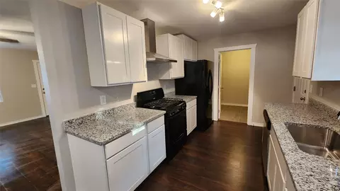 112 Elm St, Roxton, TX 75477
