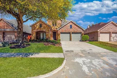 2448 Harbour Dr, Grand Prairie, TX 75054
