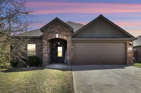 1813 Golden Gate Dr, Crowley, TX 76036