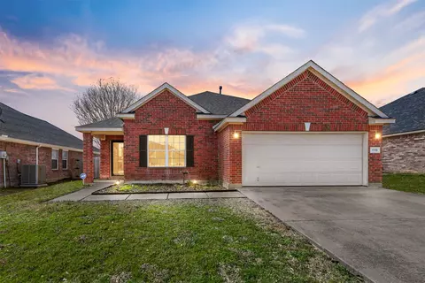 7118 Lake Hawkins Dr, Arlington, TX 76002