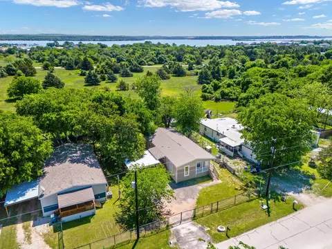 1828 Gale Dr, Pelican Bay, TX 76020