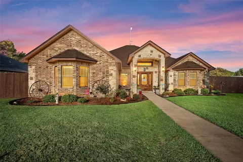 1515 N Davis St, West, TX 76691