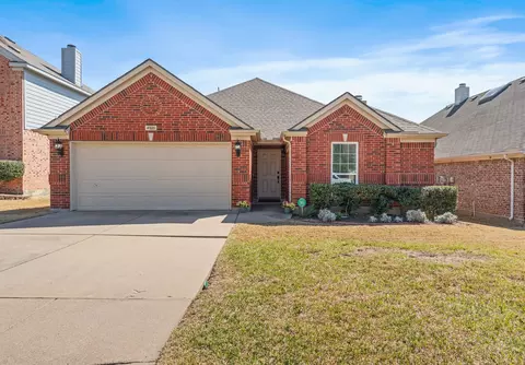 4925 Summer Oaks Ln, Fort Worth, TX 76123