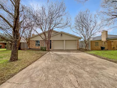 925 Old Mill Cir, Irving, TX 75061