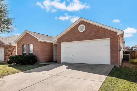 1009 Fort Apache Dr, Haslet, TX 76052 photo 2
