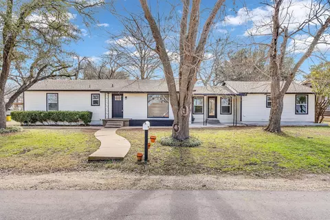 404 Pecan St, Grandview, TX 76050
