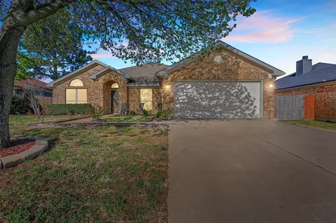 1208 Whispering Mdws, Crowley, TX 76036